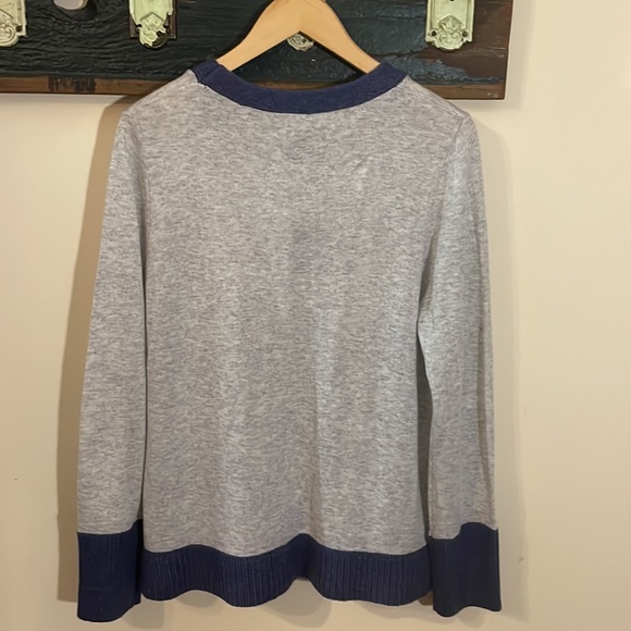 Robert Kitchen Light Knit Grey Front Pocket Sweater Size Medium - Picture 10 of 13